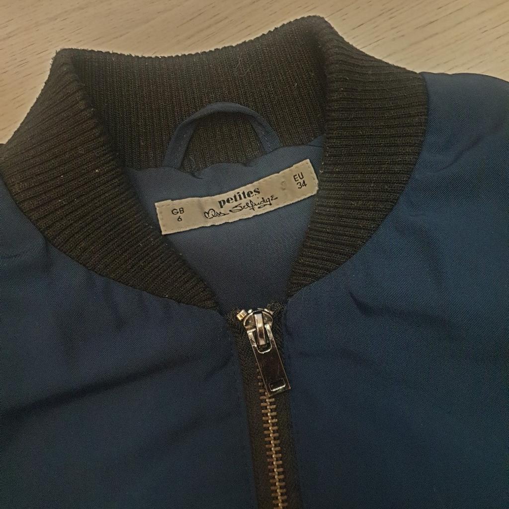 Trendy #MissSelfridges Petite Bomber Jacket

Size: uk 6 (xs) will also fit girls 8-10 years
Colour: Blue

Condition: in #verygood condition. Worn a handful of times and still looks great, has no flaws.

*PayPal welcome