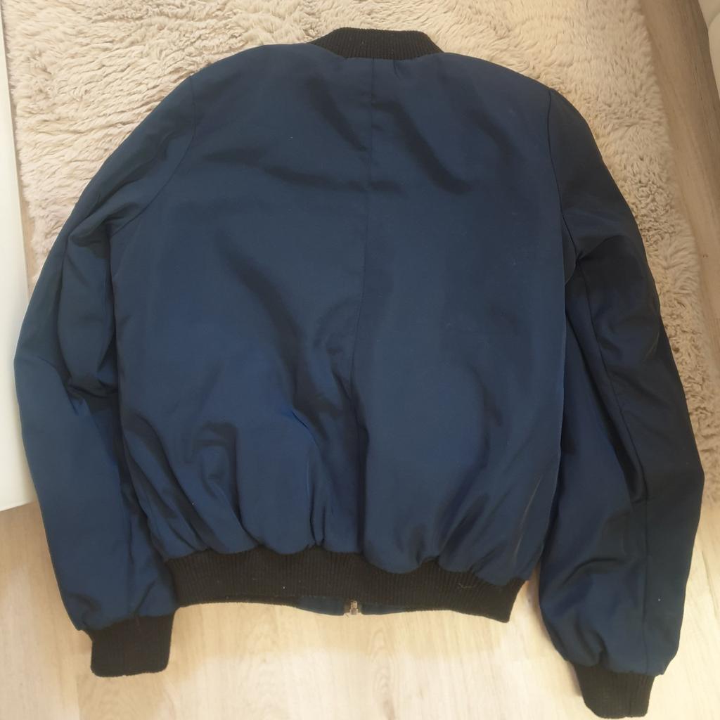 Trendy #MissSelfridges Petite Bomber Jacket

Size: uk 6 (xs) will also fit girls 8-10 years
Colour: Blue

Condition: in #verygood condition. Worn a handful of times and still looks great, has no flaws.

*PayPal welcome