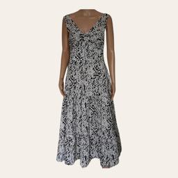 Zara Animal print dress with laceup back

Zara black and white Animal print v-neck laced up maxi dress. From smoke and pet free home
Materia is 100% cotton
Length:127cm
Chest:38cm
Waist:35cm