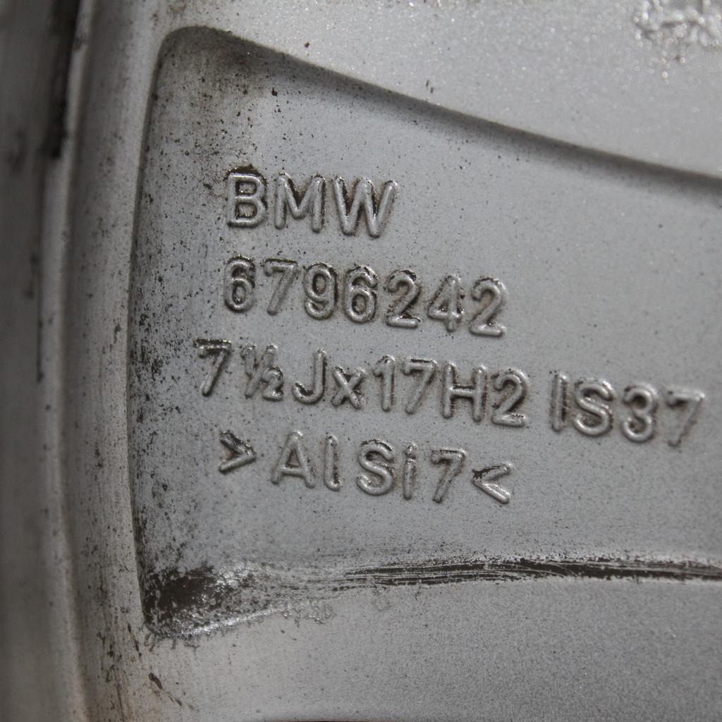 Verkaufe Original BMW-Alufelgen ( Gebrauchsspuren vorhanden) mit Britgestone Sommerreifen, ( 4mm Profiltiefe).
.Daten der Felgen und Reifen siehe Fotos! Keine Garantie und Rücknahme! Preis verhandelbar.
