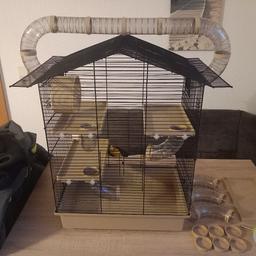 Biete einen Hamsterkäfig da wir für unseren Hamster einen größeren Käfig gekauft haben

4 weise Halterungen fehlen (siehe Letztes Foto) der Käfig ist gereinigt.