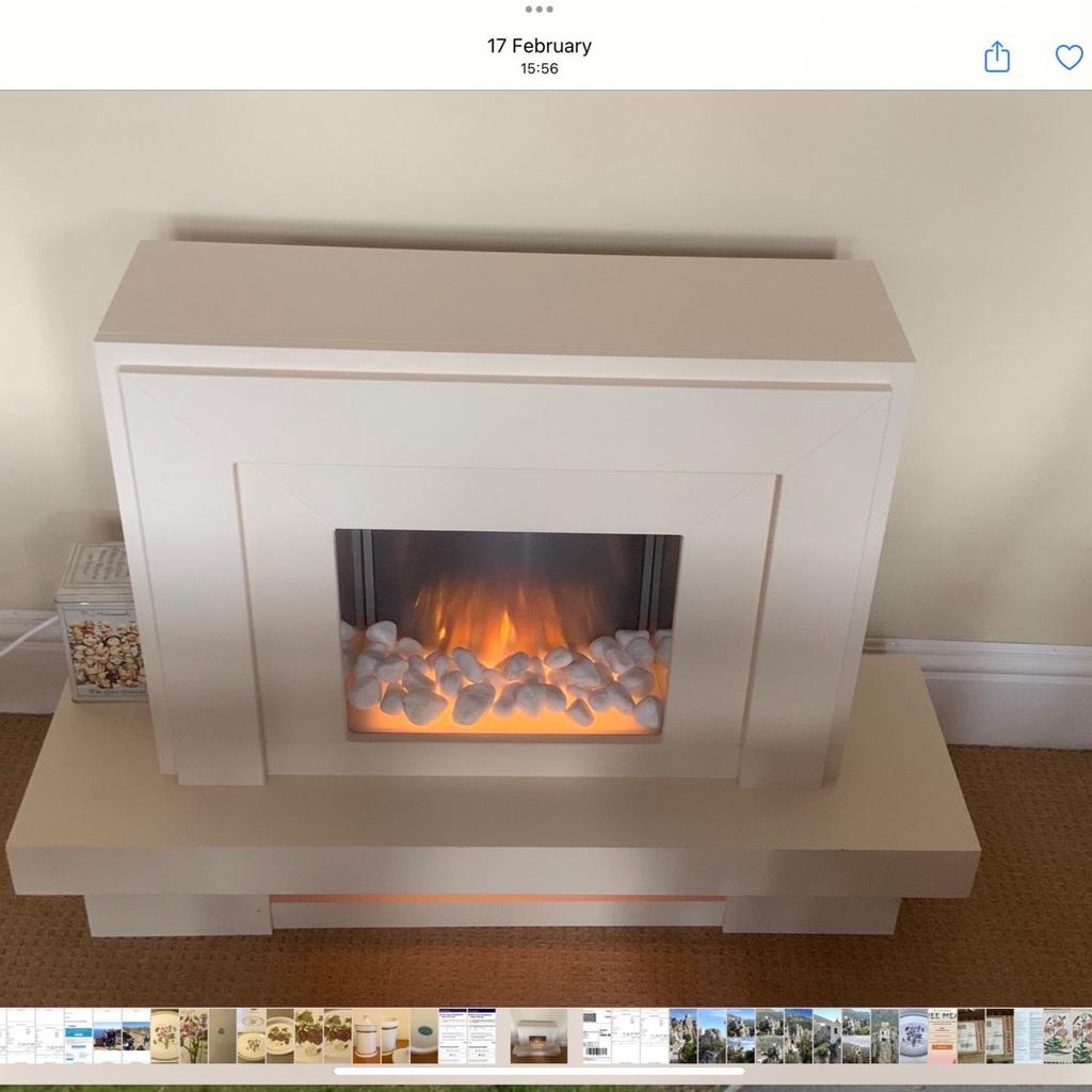 V Good condition
It measures 3feet 7" long, 2foot7" high and 14" wide.
Stunning flamerite designer fireplace off white stone effect 2000
watts heat real life flame effect dimmable and the heat is also dimmable via remote control natural white stone cobbles included the retail price is almost £700 - Stunning condition with no damage or marks
Happy Bidding.