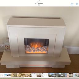 V Good condition
It measures 3feet 7" long, 2foot7" high and 14" wide.
Stunning flamerite designer fireplace off white stone effect 2000
watts heat real life flame effect dimmable and the heat is also dimmable via remote control natural white stone cobbles included the retail price is almost £700 - Stunning condition with no damage or marks
Happy Bidding.