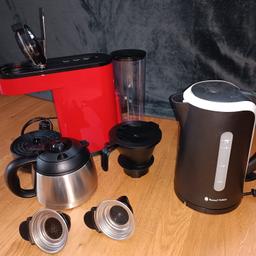 Verkaufe Senseo-Switch Kaffeemaschine und Russell Hobbs Wasserkocher im Set.

Bei der Senseo-Switch kann man sowohl per Kaffeepad, also eine oder zwei Tassen Kaffee genießen, oder eine ganze Kanne Kaffee mittels herkömmlichen Filteraufsatz z.B. für den anstehenden Besuch kochen.

Sämtliches Zubehör und der Zustand der beiden Geräte, ist auf den Fotos ersichtlich.
Tierfreier-Nichtraucherhaushalt
nur Selbstabholung