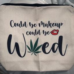 *advertising for friend

Makeup bag.
New in packaging.