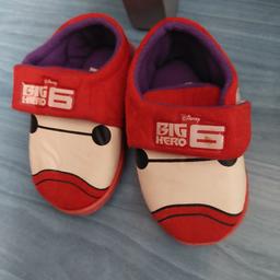 Boys slippers
Disney
New 
size 7
small mark on the writing from storage.
Otherwise fine