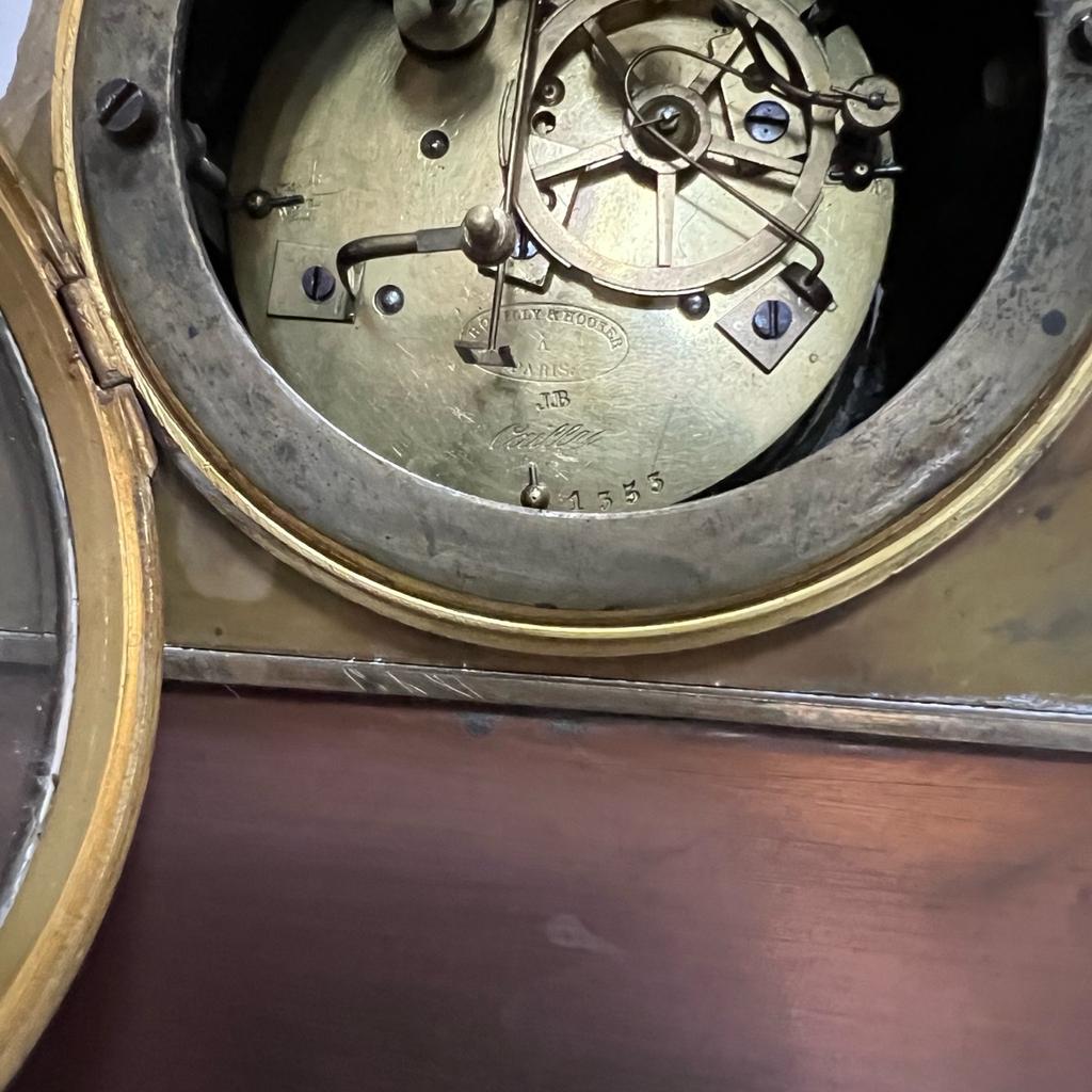 Antik Bronze Kamin Uhr France 1900
Pendel mit Schlüssel
Uhrwerk Funktioniert gut
Schöne Klang
Versand möglich