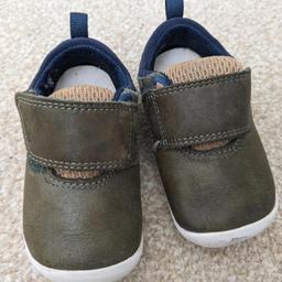 Great pair of Clarks baby boy shoes!

Not worn much so very good condition.

Can deliver if local.