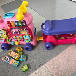 VTech Lauflernwagen ABC-Eisenbahn mit Rutschauto und Spielcenter in farbe pink ist noch voll funktionsfähig und in einem guten Zustand nur an Selbstabholer