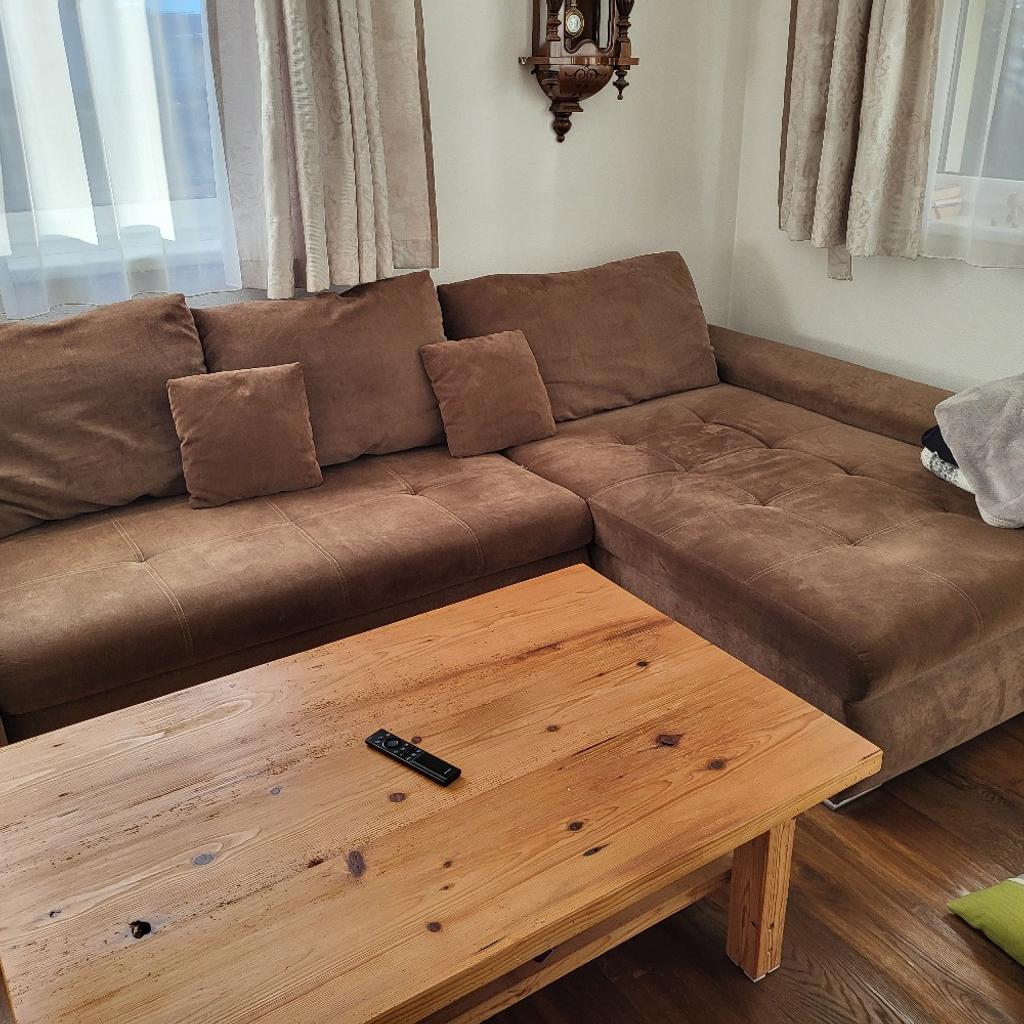 Verkaufe braune Couch ... gebraucht aber guter Zustand.
270 x 170 cm länge ....zur Schlafcouch ausziehbar.
Gratis