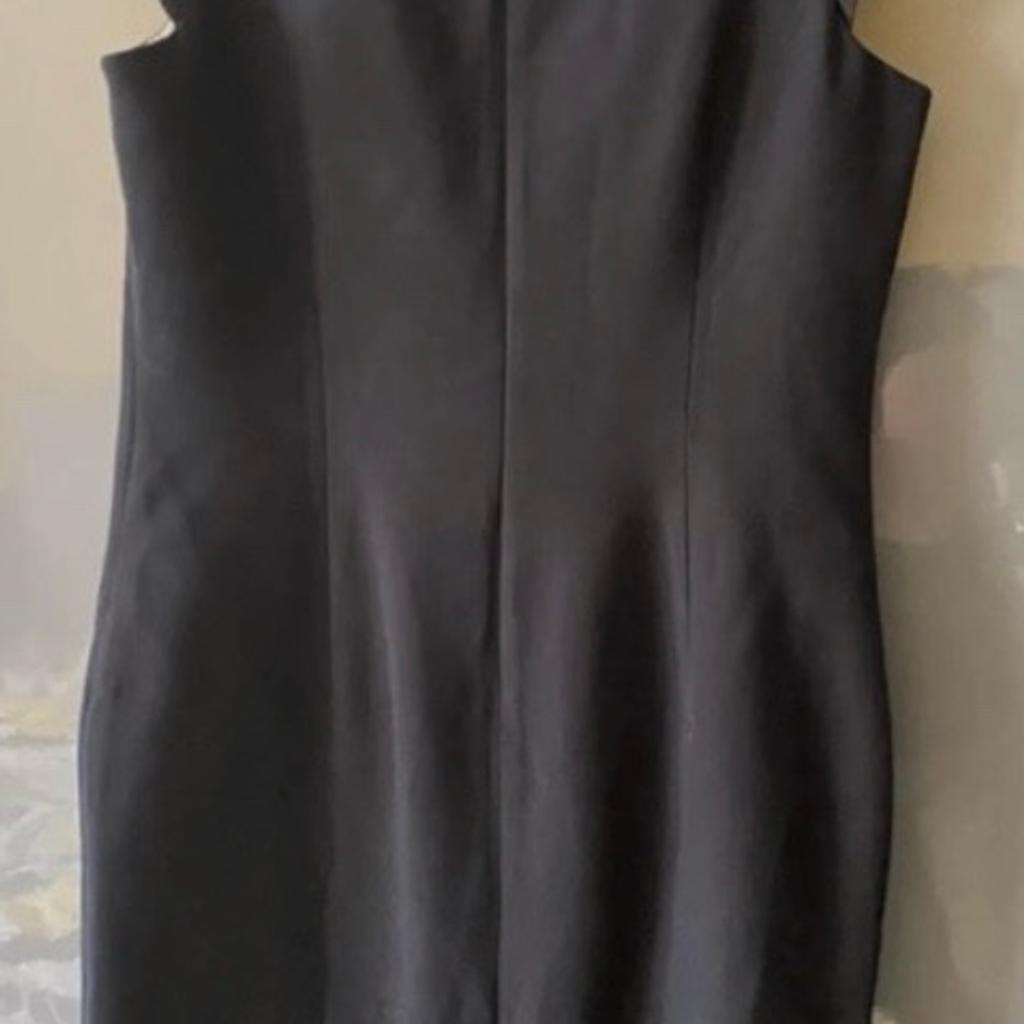 Size 14 Ladies Gorgeous BNWT Papaya Black /Beige Smart Fashion Dress £8.99…Strood Collection or Post A/E…💕

Check out my other items..💕

Message me if wanting multi items save on postage..💕
