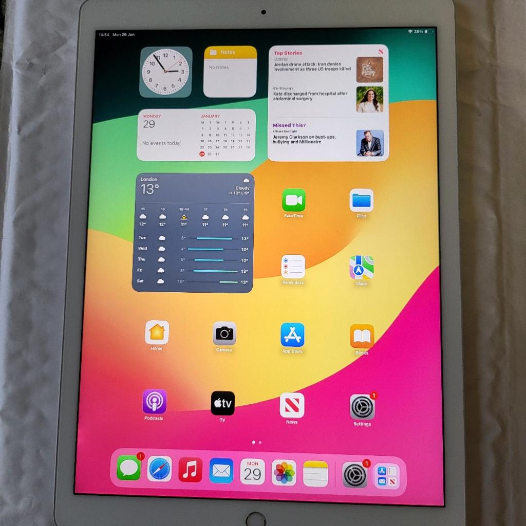 Ipad pro 12.9 inch 2nd generation 256gb for sale working perfectly excellent condition included charger pick up only cash only this ipad wifi only