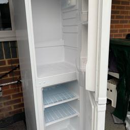 fridge freezer in very good condition freezer draws hasn't been used for a number of months but still in very good working it's a medium size fridge freezer collection only from streatham