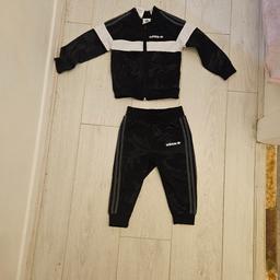 2 pieces infact nike Tracksuit. Size 12-18 months. Worn a few times, it is still in very good condition. Zip on jacket and elastic waste