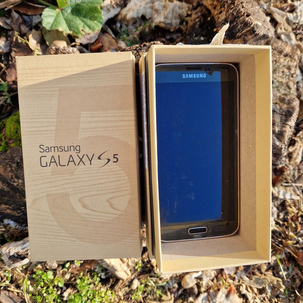 Zustand

Siehe Bilder, voll funktionsfähig

Info

Marke Samsung
Samsung Galaxy S5 Smartphone
Rückseite Gold
(5,1 Zoll (12,9 cm) Touch-Display,
16 GB Speicher
Android 6.1)
Mit Displayschutz
Neupreis damals €400
Gekauft bei Mediamarkt