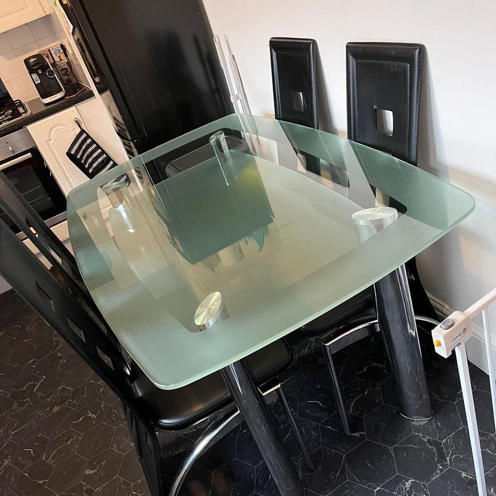 2 tier glass top dining table with frosted and curved edges on chrome table legs. All corners are rounded, children friendly.

Glass tops have minimum signs of wear and tear, some fine hairline scratches near some edges, unnoticeable, unless you look for them in a right angle.

4 stylish chairs in black are also in good condition, easy to clean.

Width : 90 cm (widest), 80 cm (narrowest)
Length : 140 cm (longest), 135 cm (shortest)
Height : 77 cm

The item is located in Tyersal, BD4 0FE. Viewing can be arranged.