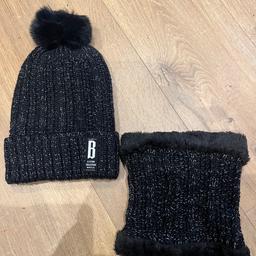 New in packet 
Black & silver hat and neck warmer ,  fluffy inside so really warm 
Pick up Wingate