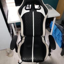gaming chair in good condition pick up by the women’s hospital