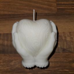 Hands holding heart candle, beautiful design. Several scents and colours available. Can make as a candle or can make without wick for decoration. Made with soy wax.
£3.50each or 2 for £6