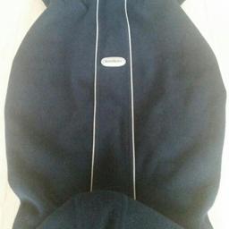Gut erhaltener Fußsack mit Kapuze aus Fleece in dunkelblau für die Baby Björn-Bauchtrage. Praktisch für die kalte Jahreszeit.

Privatverkauf