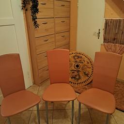 Verkaufe 3 Stühle in Terrakotta im guten Zustand. Selten benutzt!!!
Je Stuhl 10,00 Euro. VB
