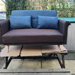 New 2 seater sofa brown and blue colour
H 82 x 83 x 143 cm
Le39la Leicester