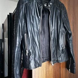 Lovely leather jacket 
Size 12 
Can post anywhere in Stockton