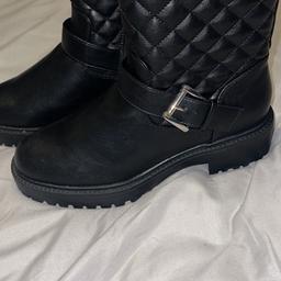 Brand new size 6 new look boots 🖤
Paid £35 

Lots of new and pre loved items for sale 🩶

Collection Widnes or possibly drop off locally if bundles purchased 🩶
Combined postage available 🩶