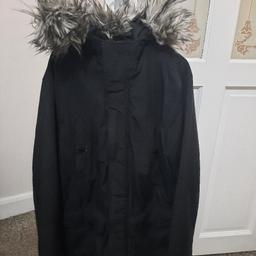 H&M coat with fur hood good condition
Size L and it has double zip one is damaged
but still can zip up good it has pocket in side aswell