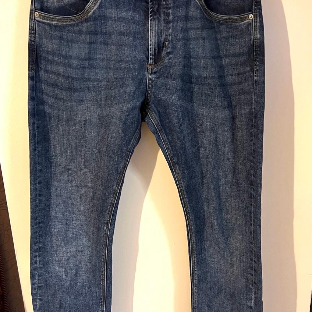 Hi and welcome to this great looking style Massimo Dutti Slim Fit Stretch Jeans Size W32 L 32 in perfect condition thanks