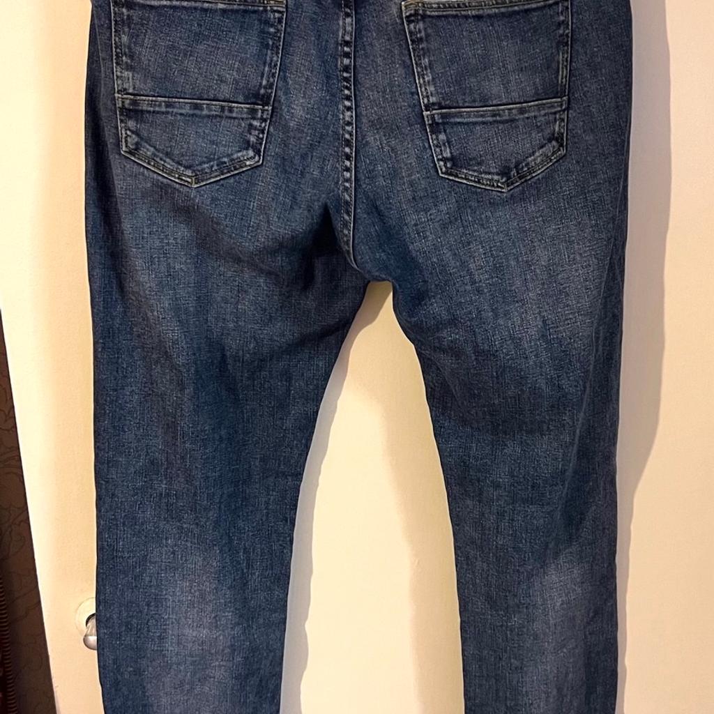 Hi and welcome to this great looking style Massimo Dutti Slim Fit Stretch Jeans Size W32 L 32 in perfect condition thanks
