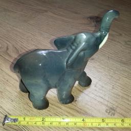 Vintage porcelain Elephant with raised trunk
Excellent Condition

*Postage possible at buyer's expense with Payment by PayPal so buyer protection will apply