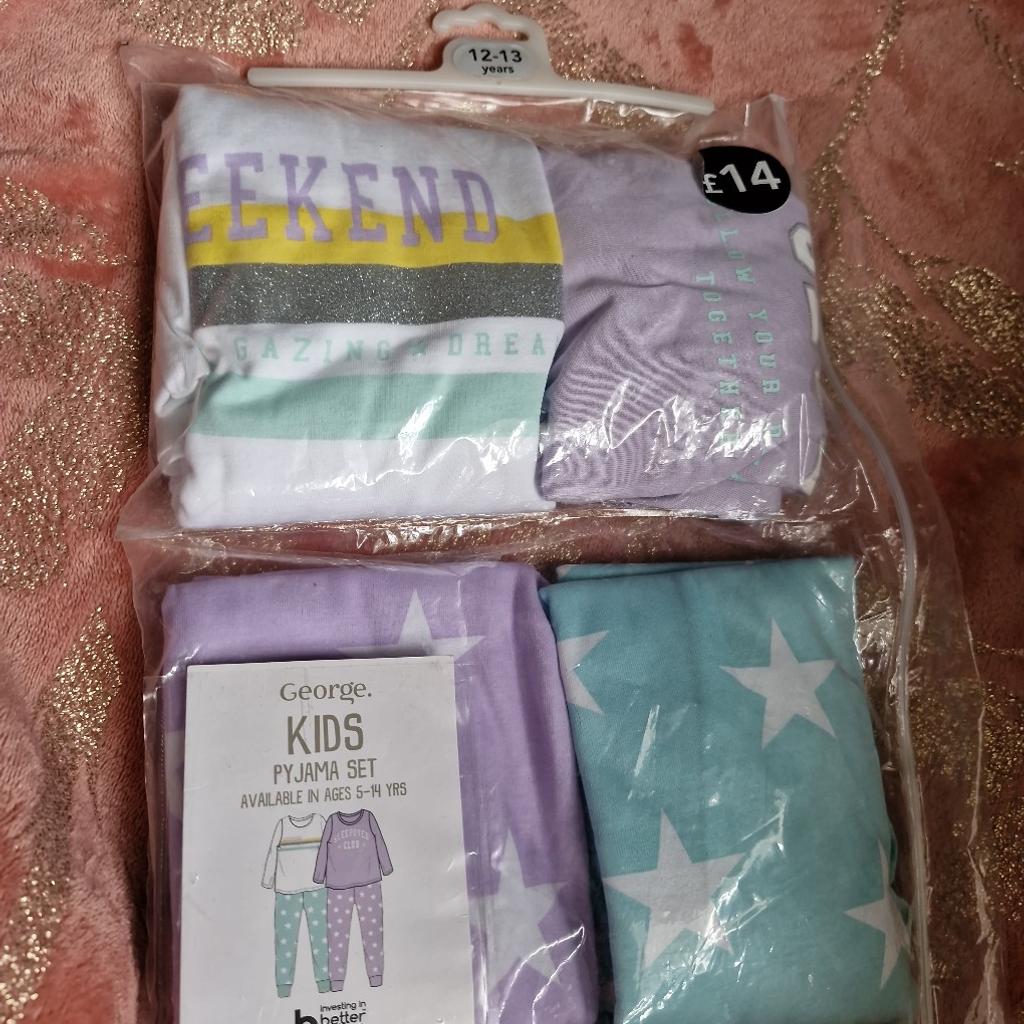 Age 12-13years
New, in packaging
2 long sleeve pj sets

From a pet free, smoke free home