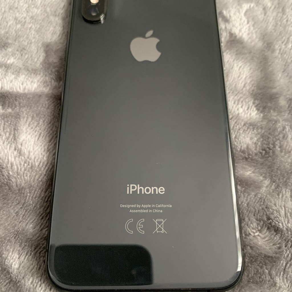 iPhone Xs 256gb Unlocked Space Grey
Battery Health = 86%
icloud unlocked
Includes box, new charger, sim pin and new earphones.

Fully working and in great condition, screen, back and edges like new, small crack near camera but has no effect on camera, pictures are perfect.

Cash/paypal/bank transfer on collection
Serious offers considered.
Meetup at Stockwell/Oval/Vauxhall station for our safety.