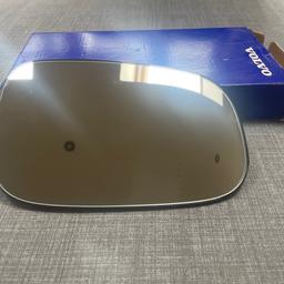 Genuine new in box Volvo Right hand wing mirror and base
Part 3001-896 30762572
Collection from WV12