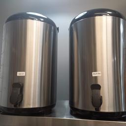 2 Urns perfect for tea, coffee or drinks