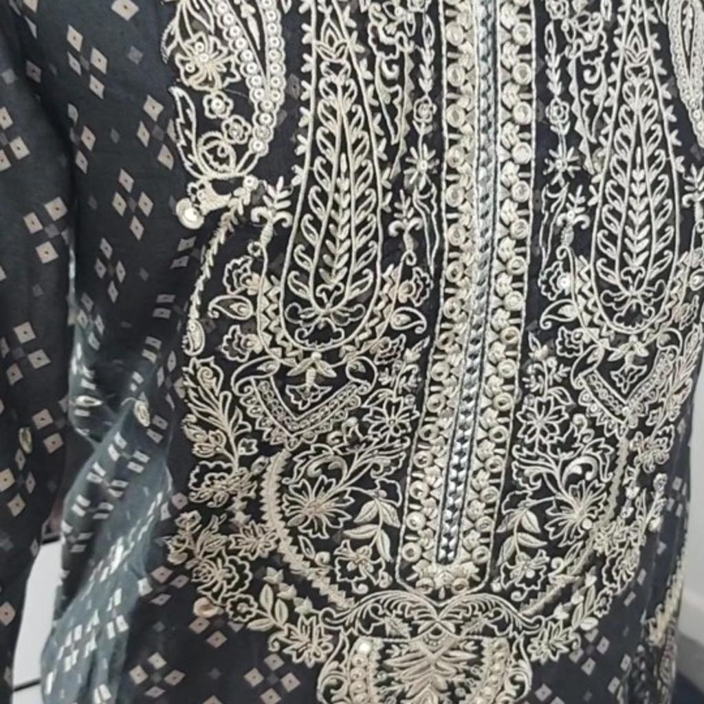 beautiful J. luxury embroidered suit Medium