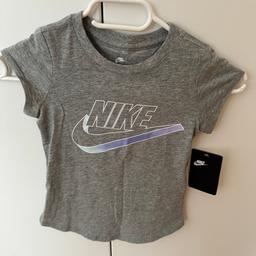 Nike T-Shirt für Mädchen
Neu mit Etikett
Versand möglich