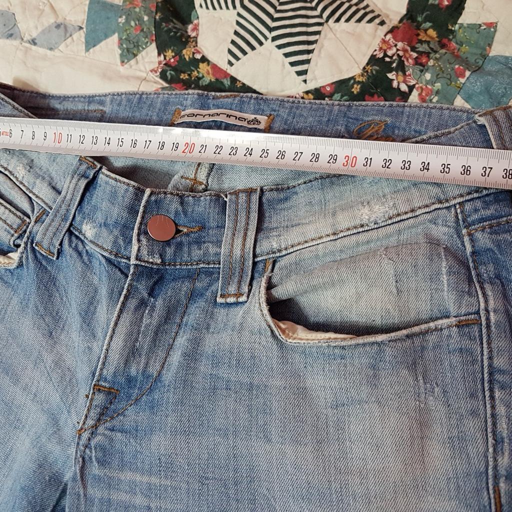 Jeans / pantaloni donna marca Fornarina, tg. 42 (M ), colore celeste, in cotone non elasticizzato, in buoni condizioni.
☆ Vendo anche felpa, borsa e stivaletti / scarpe.
☆ Guarda anche gli altri miei annunci e risparmia sulle spese di spedizione !!!😊
 #Jeans #donna #ragazza #cotone #pantalone #pelle #dritti #slavato #denim #blu #azzurro #turchese #strappati #strappi #Fornarina