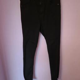 Size 28W 30L 
Womens Topshop denim jeans
Skinny, Ripped/Frayed angel grazer style
In a very good condition
From a smoke and pet free home