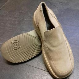 Quality Real Natural Suede Desert Shoes by ARMANDO (Size 7)
Excellent condition - worn once only

*Postage possible at buyer's expense with Payment by PayPal so buyer protection will apply