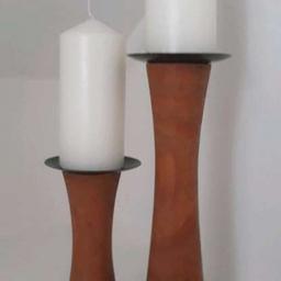 Ein halbes Jahr als Dekoobjekte benutzt

Material: Holz und Metall

31 und 20 cm hoch
(ohne Kerzen)

NP: 54,00