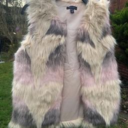 Gorgeous new look multicoloured gilet. Soft faux fur in subtle shades of cream pink and grey . Size M fits around a 14 . Really pretty for Spring .