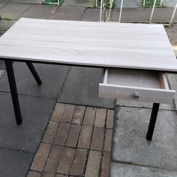 New table with one drawer
H 78 x 120 x 66 cm
Le39la Leicester