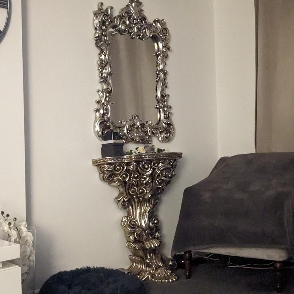 large mirror and console table set
collection only due to size
beautiful stunning piece
selling due to changing decor and doesn't suit, over good condition
few wear and tear marks but can't notice
selling still online for more expensive

NO OFFERS PLEASE, SELLING AT FIXED PRICE.