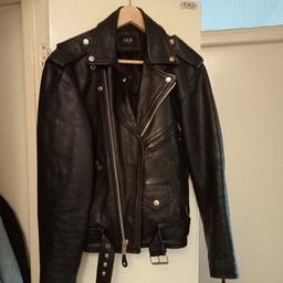 as you can see it's a ladies wow medium-sized lady leather coat real level all the zips in very good working order collection only