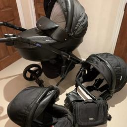 Mee go travel system limited edition 

Chassis (including front and rear wheels)
Carrycot
Group 0+ Car Seat & Adapters
Seat Unit & Apron
Changing Bag
Raincover
Insect Net
Handmuffs
Cup Holder plus more
