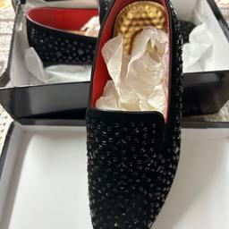 Like new excellent condition
Worn for only 2 hours at wedding 
Size 10 men’s 
Beautiful diamond work done on shoes
Pick up only 
Cash on collection