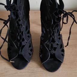 Lovely Lace Up Heels 
Only worn once

🌟🌟🌟 Pase take a look at my other listings,🌟🌟🌟🌟

💖 I only sell items that are in good condition (UNLESS DESCRIBED)
& I would be happy to buy myself.💖

📮 I'm happy to combine postage.... 📮

💛 Collection Dudley DY1 2DS Near Russell's Hall Hospital

👍👍👍 Thanks for looking, 👍👍👍
🛍👛 Happy Shopping 🛍👛