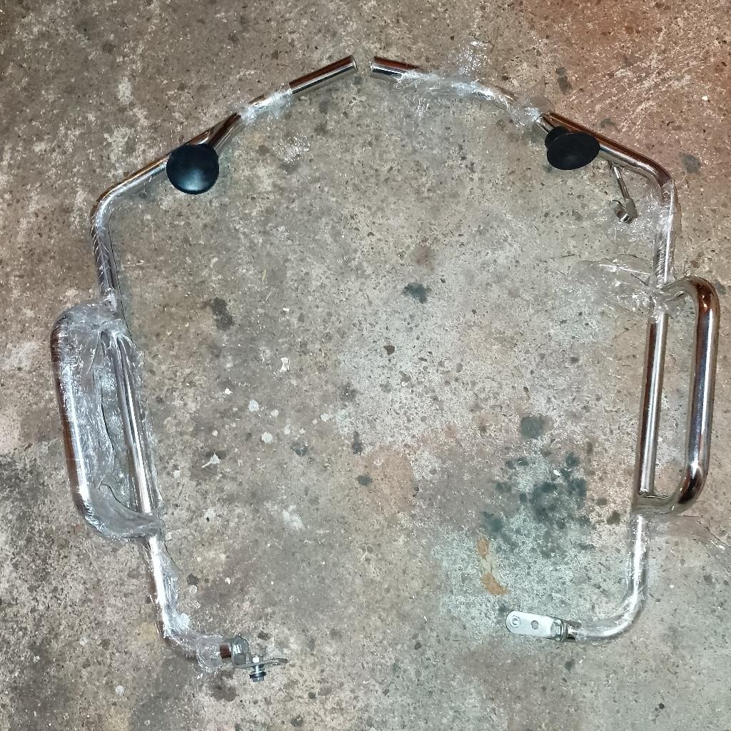 vespa PX stainless steel front crash bars brand new, never fitted. still as partial plastic protective on the bars. these are none drill type crash bars. £100 when new. £55 sorry collection only please thank you.
